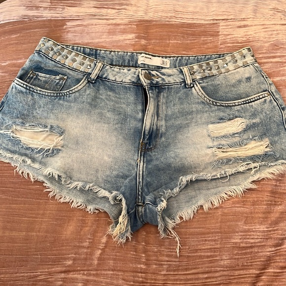 Zara Distressed Jean Shorts - Picture 2 of 4